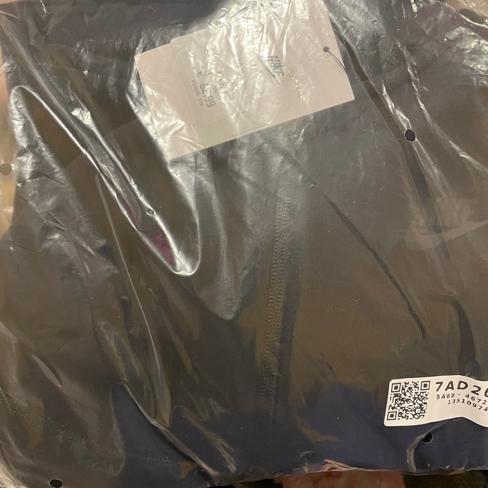 Nike Tech Fleece Boys XL - Picture 6 of 6